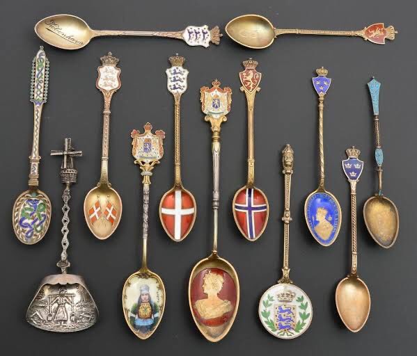 simon_orgill's tweet photo. Just know there’s a coloured Aunty getting her overseas spoons ready right now because of the Queens passing. https://t.co/hTfT30iMyS