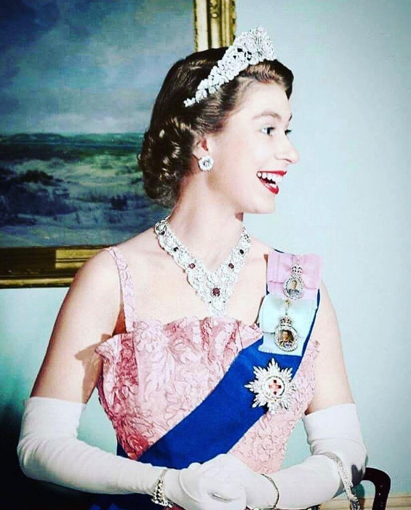 Almost 7 decades of dedicated service. Good night your Majesty and thank you. Rest well. #RIP 

🌹 instagr.am/p/CiQV9l9osUM/