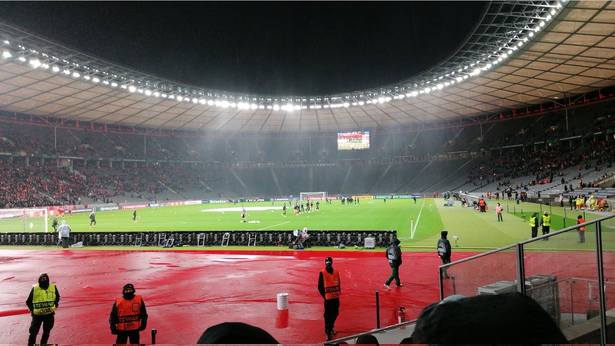 Een nieuw Europees seizoen voor #Feyenoord gaat beginnen. Hopelijk wordt het net zo'n prachtige belevenis als afgelopen seizoen..

#lazfey #EuropaLeague