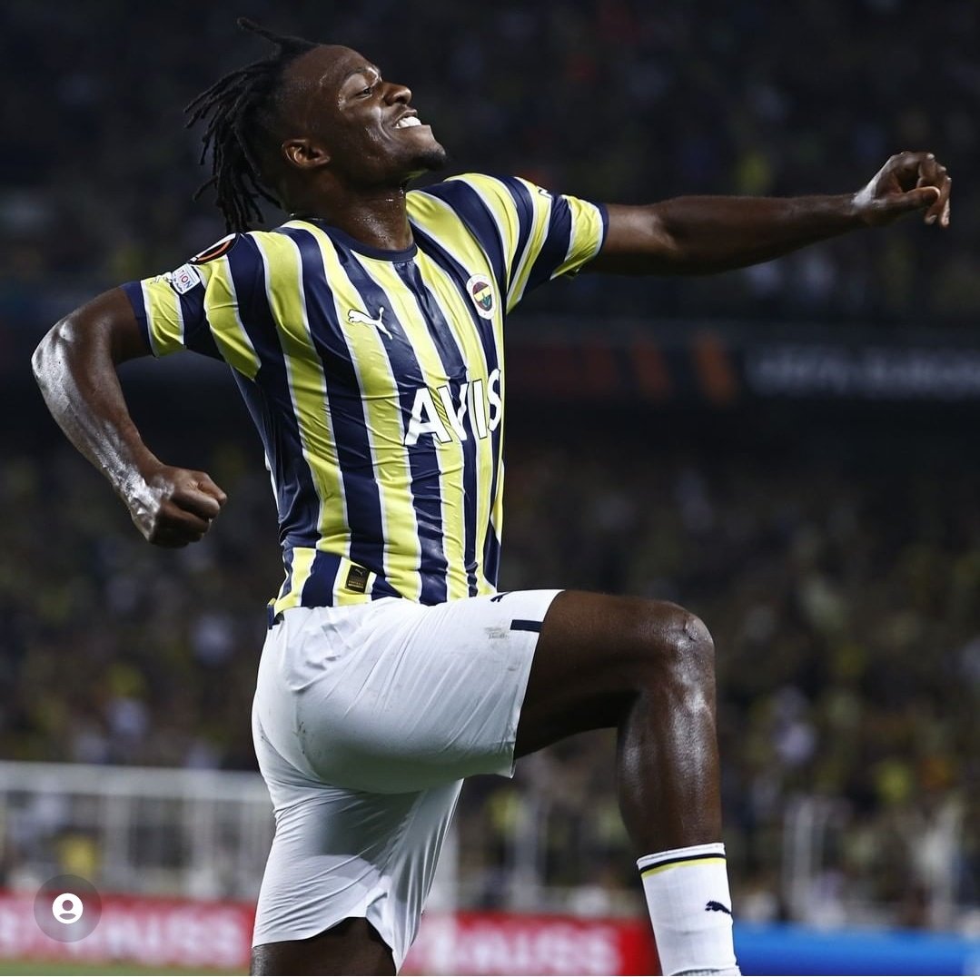 Michy Batshuayi Tribünü 💛💙 #Fenerbahçe #FBvDK #FbvsDk #FenerbahceDinamokiev