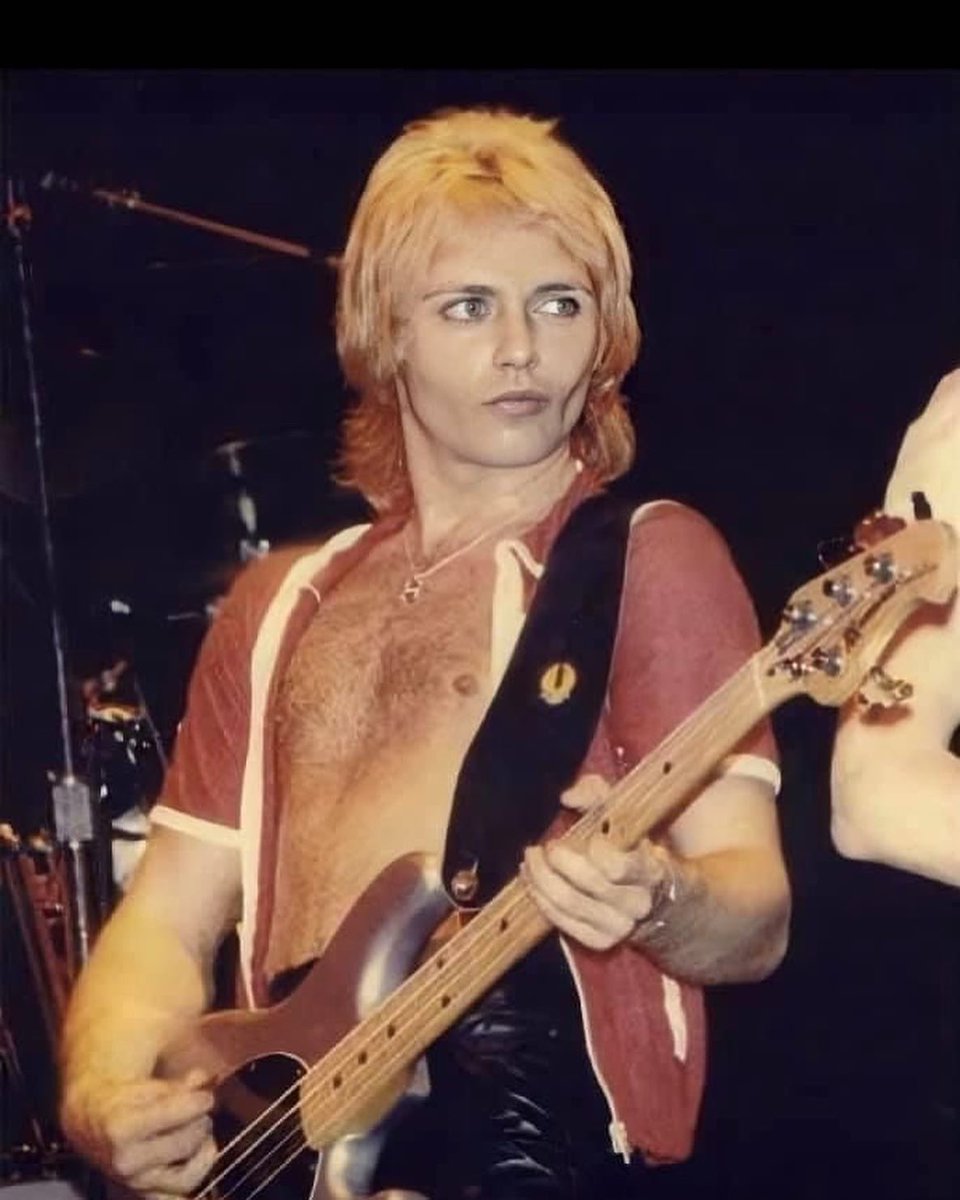 5TUDIOFORTYFIVE's tweet photo. 1947 #happybirthday Benjamin Orr de la banda de rock bostoniana The Cars!

Les dejamos el enlace de la icónica participación de la banda en el concierto Live Aid de #1985 en #Wembley Stadium y la canción #Drive 

https://t.co/RGpuTWAjMy https://t.co/Rt35OKxXsM