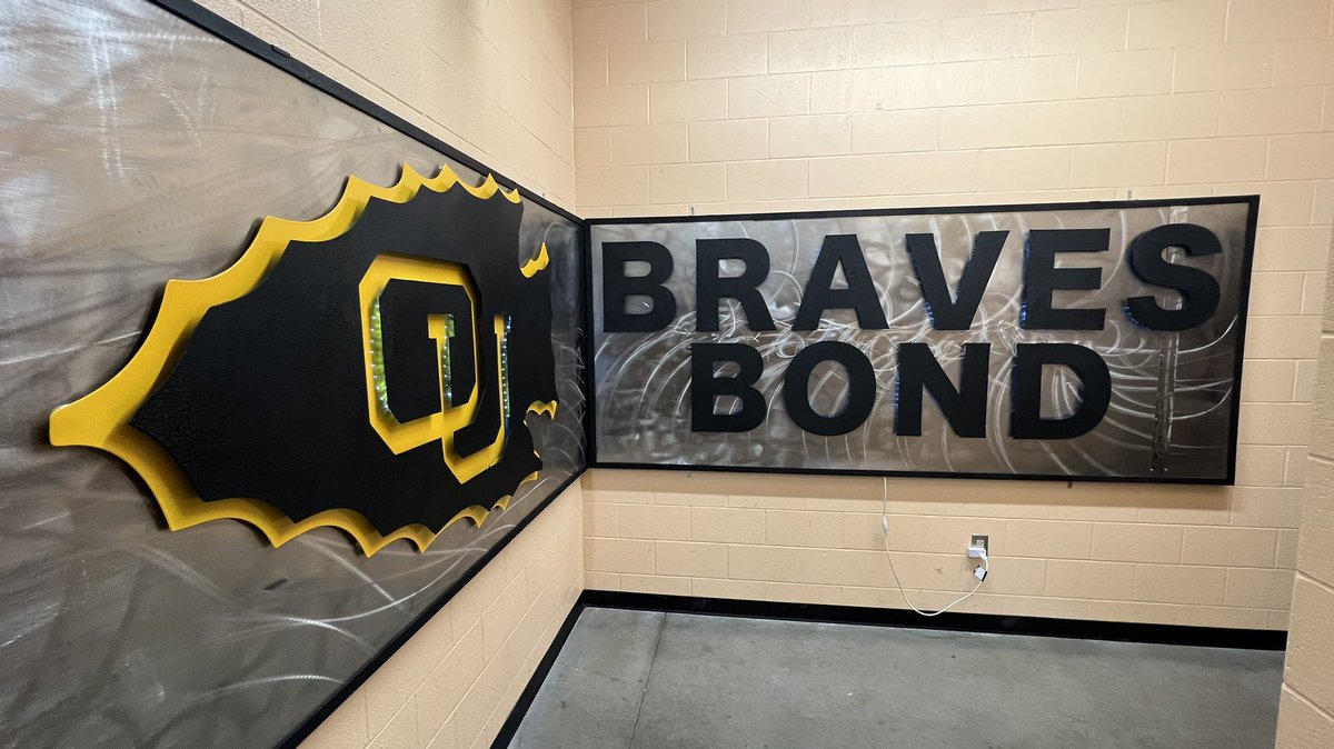 Big thanks to @CoachNickDavis for the grand tour at @OttawaU. @OttawaBravesFB has some of the nicest facilities in the NAIA. New weight room, upgraded locker room & renovated Press Box at AdventHealth Field. Very impressive for the program w/ the 3rd most NAIA wins ever #OtterOn