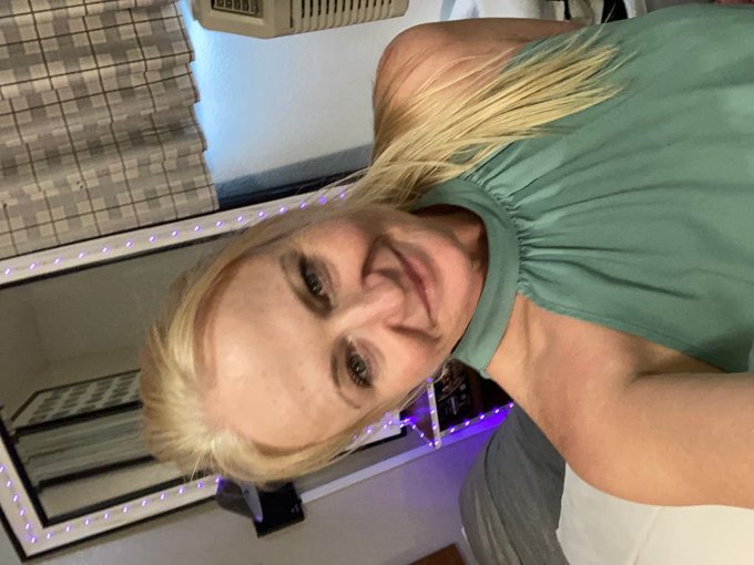 I'm online right now on skyprivate (live skype show). my private profile: https://t.co/0iwKKTzpil Please<a href="/tag/camgirl"class="tags"><span>#camgirl</span></a>