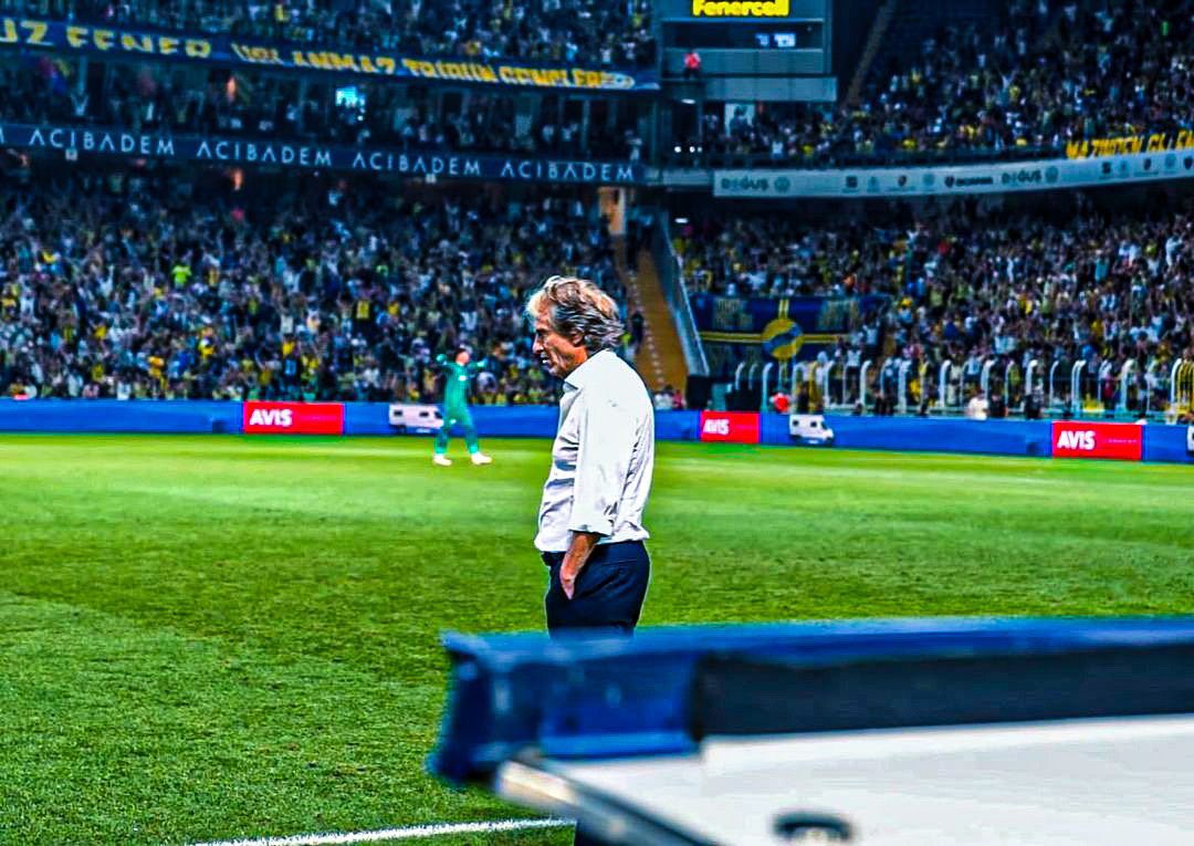 TopunuzGelinCom's tweet photo. Jorge Jesus, maçtan sonra Dinamo Kiev kalecisi Bushchan'a; 'Yat, yat. Yatmaya devam edebilirsin.' dedi. https://t.co/ZcFVrakaxe