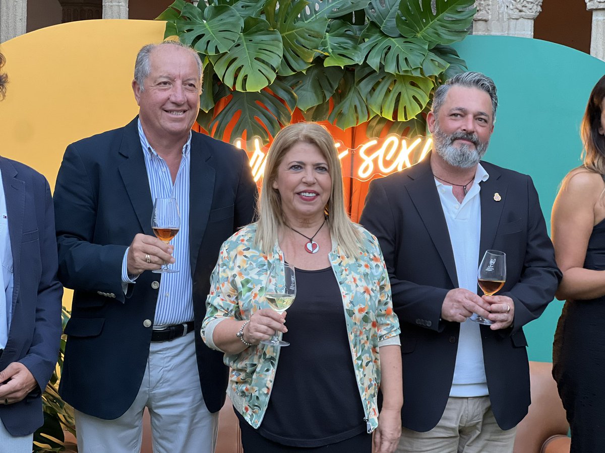 _MamenSanchez's tweet photo. Hoy abre sus puertas “De Copa en Copa” en los Claustros de Santo Domingo.
Hasta el próximo sábado, todos y todas tenemos una nueva oportunidad de disfrutar de nuestros vinos y conocer la oferta de varias de nuestras bodegas.
¡Os esperamos! https://t.co/tOd0LVVCXZ