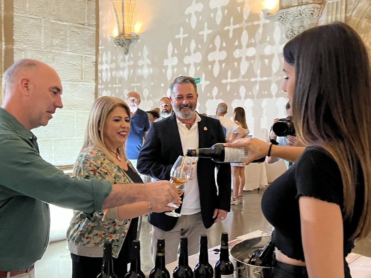 _MamenSanchez's tweet photo. Hoy abre sus puertas “De Copa en Copa” en los Claustros de Santo Domingo.
Hasta el próximo sábado, todos y todas tenemos una nueva oportunidad de disfrutar de nuestros vinos y conocer la oferta de varias de nuestras bodegas.
¡Os esperamos! https://t.co/tOd0LVVCXZ