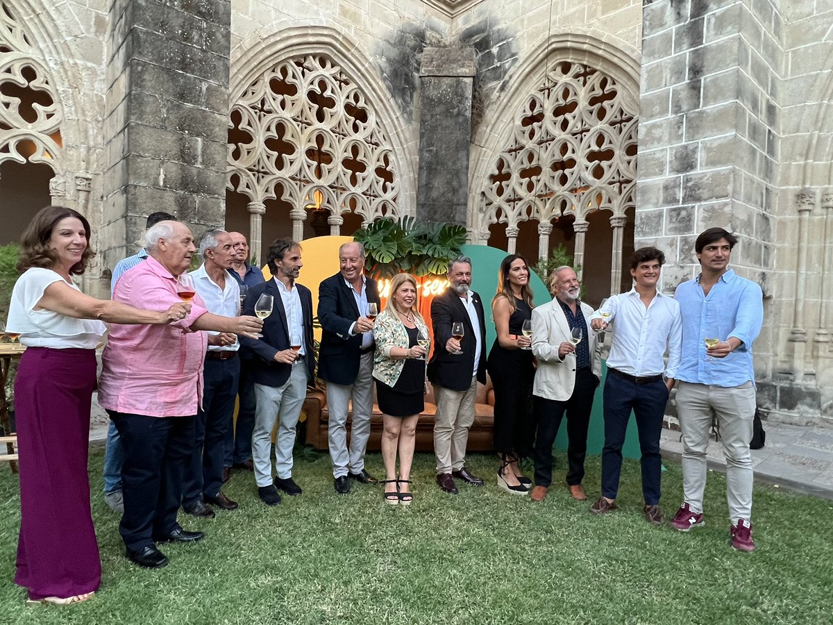 _MamenSanchez's tweet photo. Hoy abre sus puertas “De Copa en Copa” en los Claustros de Santo Domingo.
Hasta el próximo sábado, todos y todas tenemos una nueva oportunidad de disfrutar de nuestros vinos y conocer la oferta de varias de nuestras bodegas.
¡Os esperamos! https://t.co/tOd0LVVCXZ