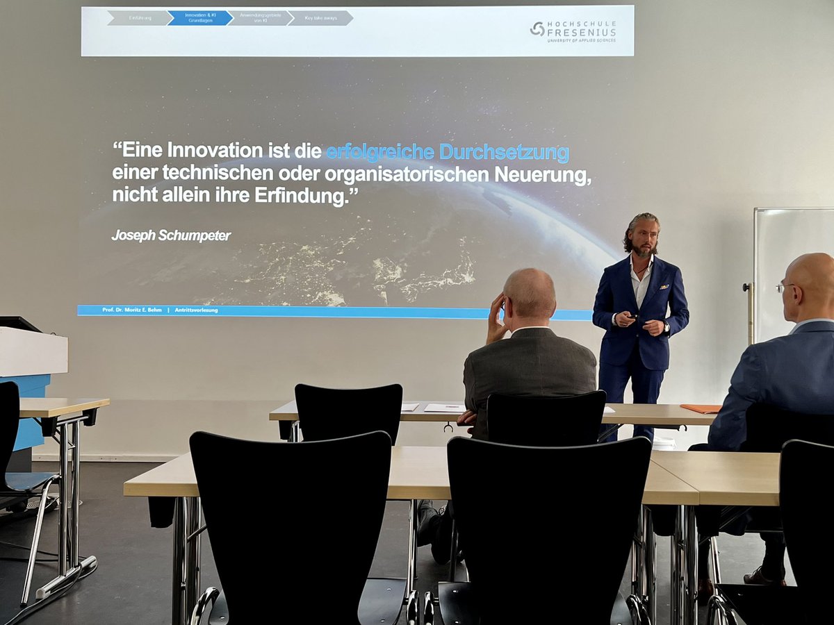 Spannender Blick in die #Zukunft bei der Antrittsvorlesung von <a href="/M_E_Behm/">Prof. Dr. Moritz E. Behm 🇩🇪🇪🇺</a> an der <a href="/HS_Fresenius/">Hochschule Fresenius</a> zum Thema "Digitale Transformation und künstliche Intelligenz - Zukunftskompetenzen in einer neuen Welt". Congrats!