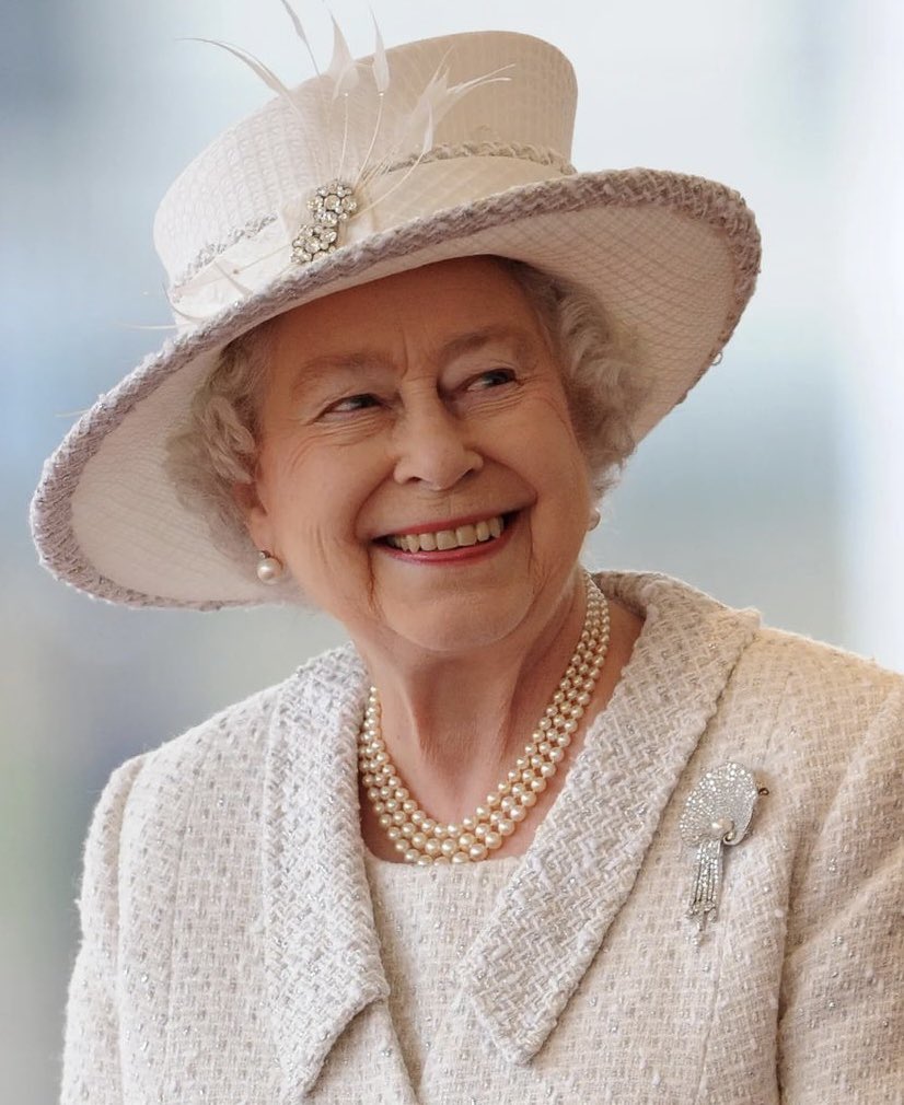 Whetnall81's tweet photo. God Rest Your Soul Queen Elizabeth ll 🤍🕊💔😭🙏🏼 https://t.co/pupzpvCC66