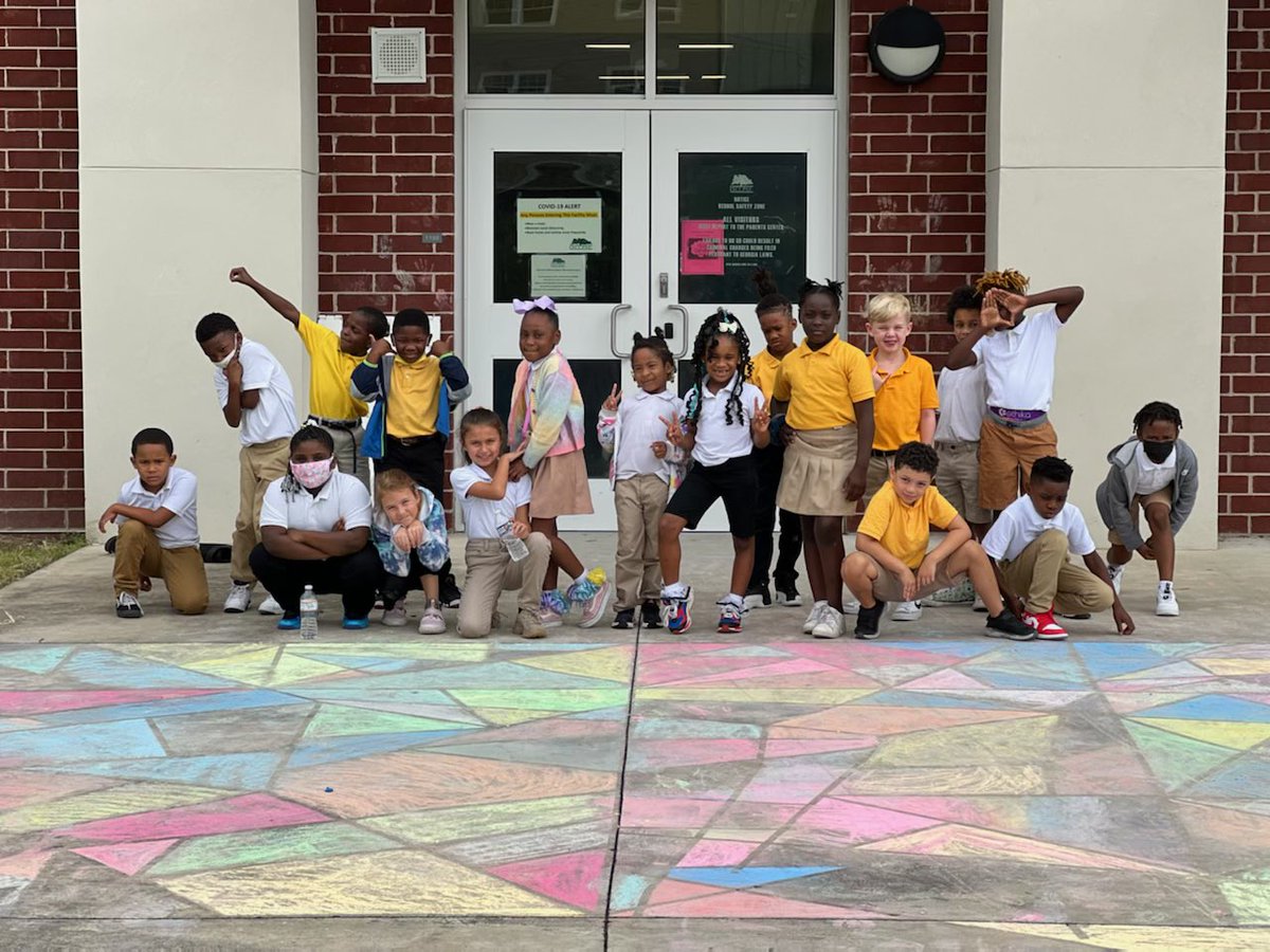 TonyFoy4's tweet photo. Who said small group counseling/Social Emotional Learning isn’t fun??? Our AMAZING counselor, Mr. Watson, and his students did a thing today! #ChalkFun #SEL @ReneeEv1446 @ABWilliamsElem1 💜💛💜💛 https://t.co/OMJGZxunup