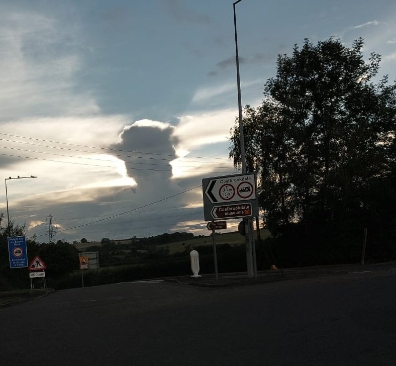 Incredible Cloud Formation over #Telford this evening 
facebook.com/42354183102889…