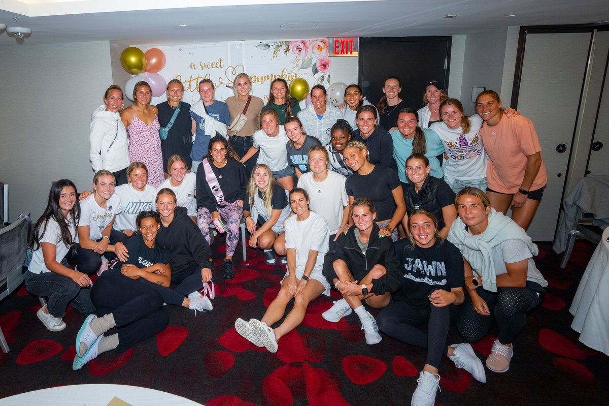 Well since I’m officially 32 weeks today, <a href="/WillieHunt13/">Willie Hunt</a> and I figured it’s time to let everyone know we got a baby girl due 11/3 🥰🥳