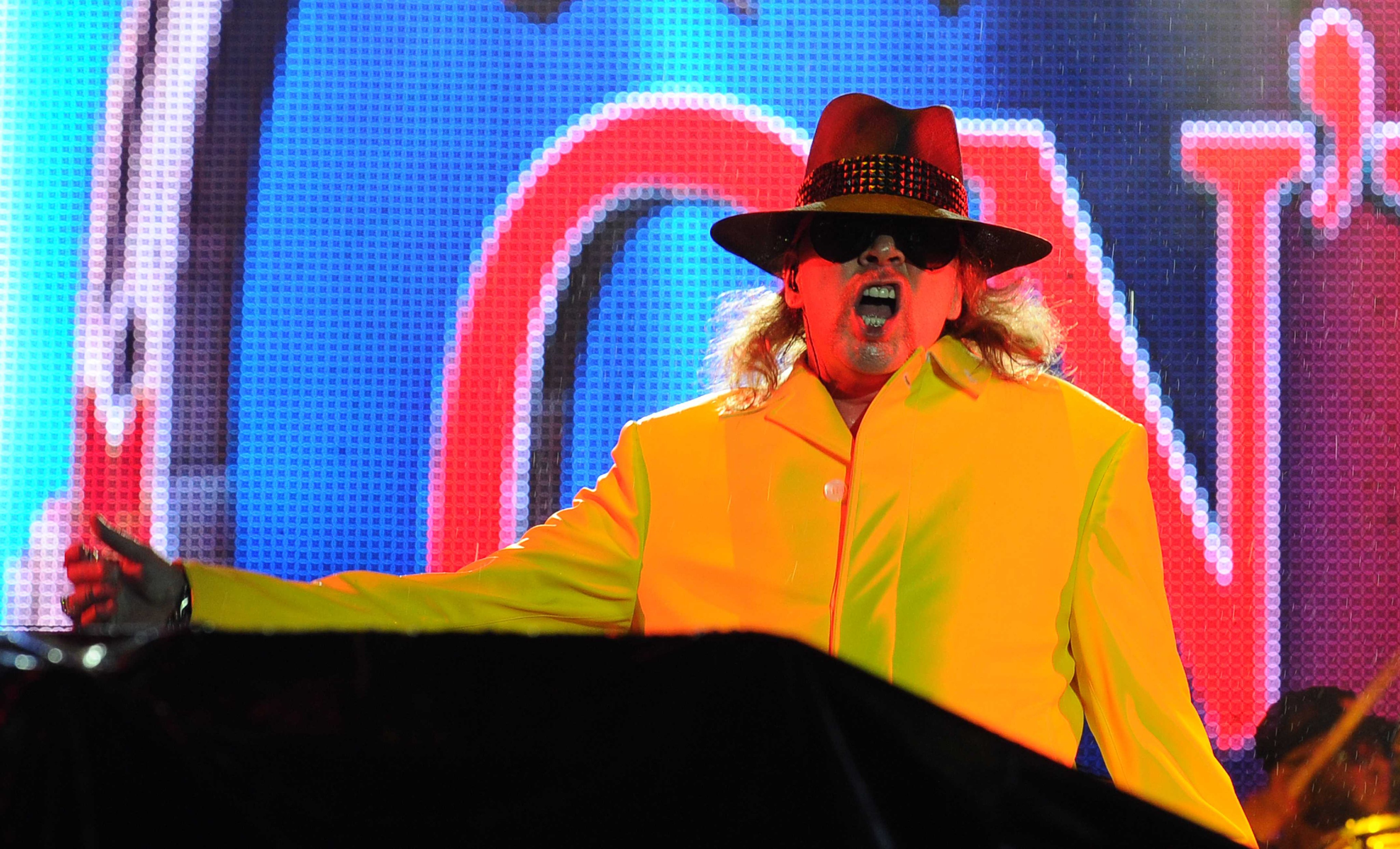 appetite-for-distortion-on-twitter-even-if-it-doesn-t-rain-axl