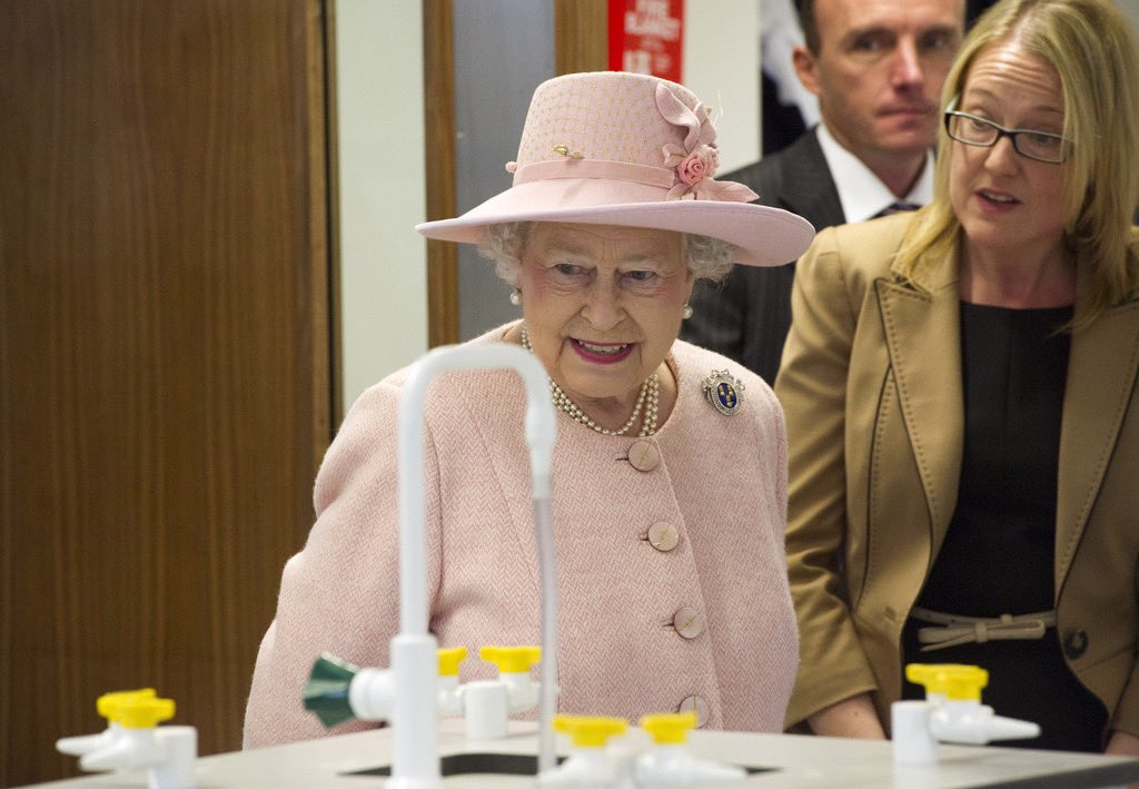 DrapersPrincipl's tweet photo. An incredibly sad day. @Drapersacademy are proud of our association with Her Majesty Queen Elizabeth II.  Thank you for such unrelenting loyal public service.  Rest In Peace Your Majesty https://t.co/5uvfUptH49