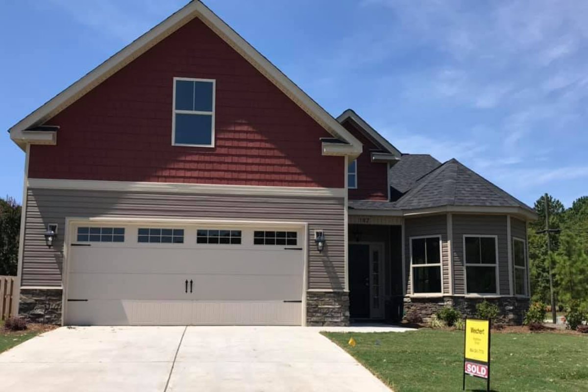 Bradshaw_Group's tweet photo. Whether you’re on the hunt for your family’s first home or your next investment, the right house can make all the difference. Give us a call to get started: (864) 341-7774. https://t.co/tUOyD0Ebpo