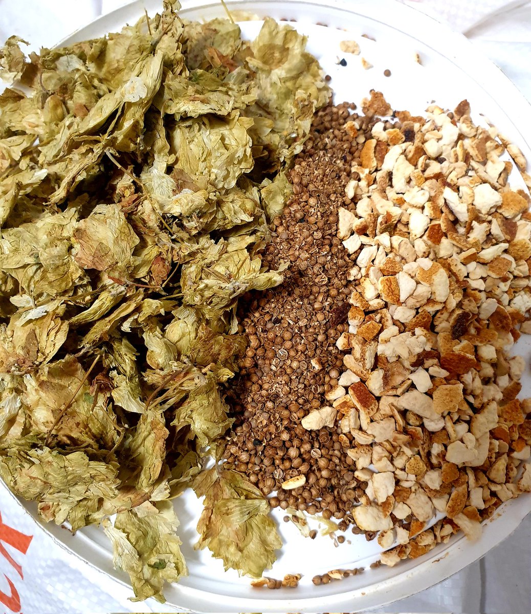 Andrewwbrews's tweet photo. Porter brew day, Triskele by name and smokey by taste.Using smoked wheat, a blend of carafa specials with orange and coriander for a mega complex English hopped only brew using Goldings from @CharlesFaram and malts from weyermann and @CrispMalt. #Smoked #Oldschool #Thatcolour😉 https://t.co/Zy2glGPssG