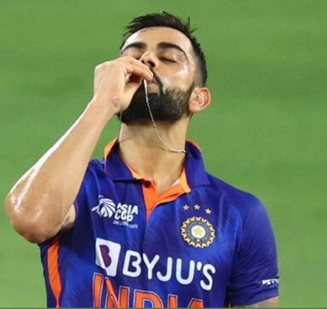 Devaraj_12's tweet photo. it's just a small beginning.the king is back,the day of celebration for #71 century of @imVkohli 🤩🥳🔥... https://t.co/uegF3PxQrX