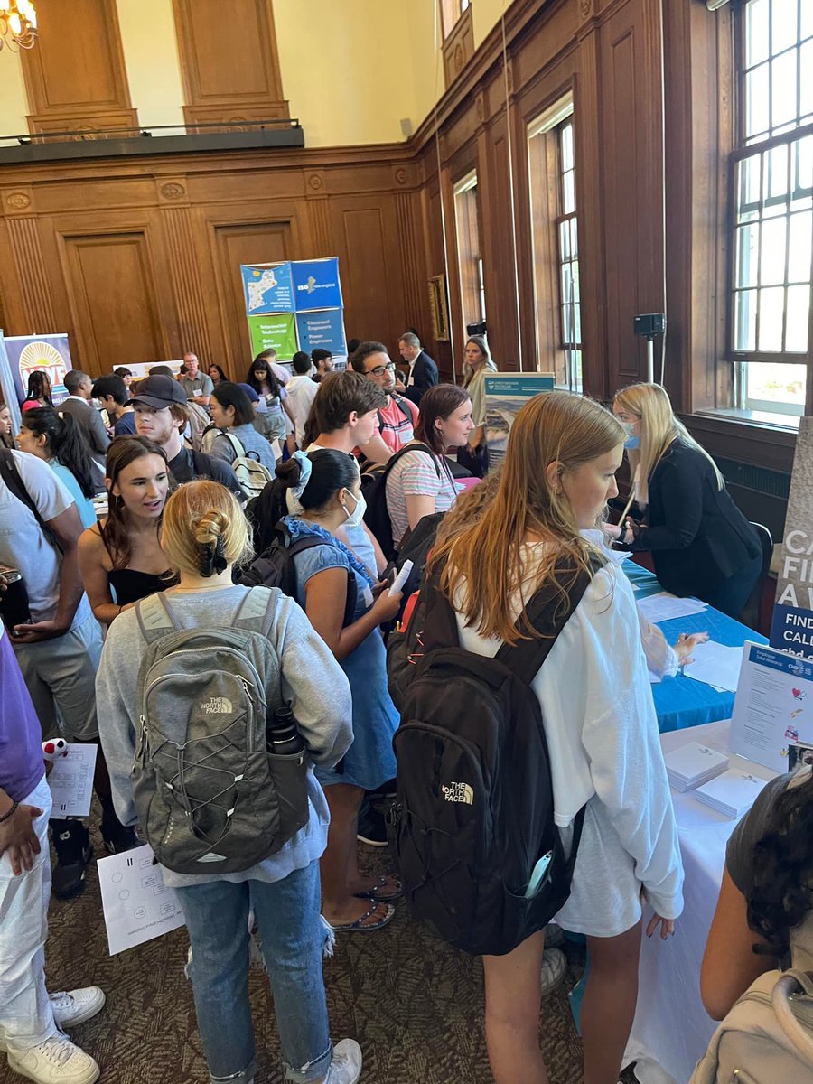 AmherstAreaCC's tweet photo. 530+ @UMassAmherst students at today’s #AmherstArea Internship Fair connecting students with local businesses - a collaboration of the Chamber and UMass Career Development & Professional Connections. A win-win-win for all involved. Literally, a line out the door for this event! https://t.co/TtJkc7bSFt