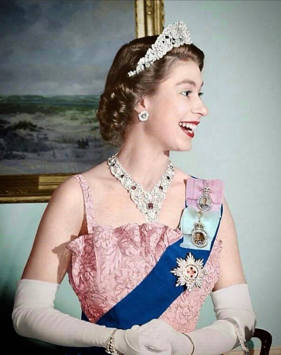 KitchenMakersUK's tweet photo. know of no single formula for success, but over the years I have observed that some attributes of leadership are universal&amp;are often finding ways of encouraging people to combine their efforts, their talents, their insights, their enthusiasm to work together - Queen Elizabeth II https://t.co/GqN9DyLHnQ