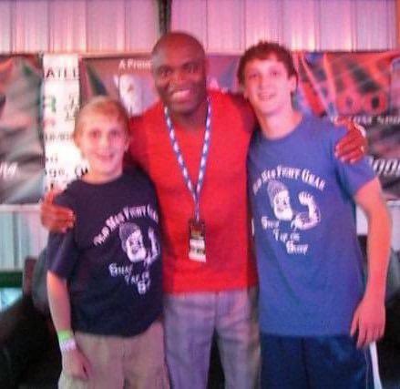 twrecks155's tweet photo. Silva could’ve prevented all this nonsense had he just did a spinning heel kick instead of taking a picture 😂 https://t.co/eAHsuBJdvk