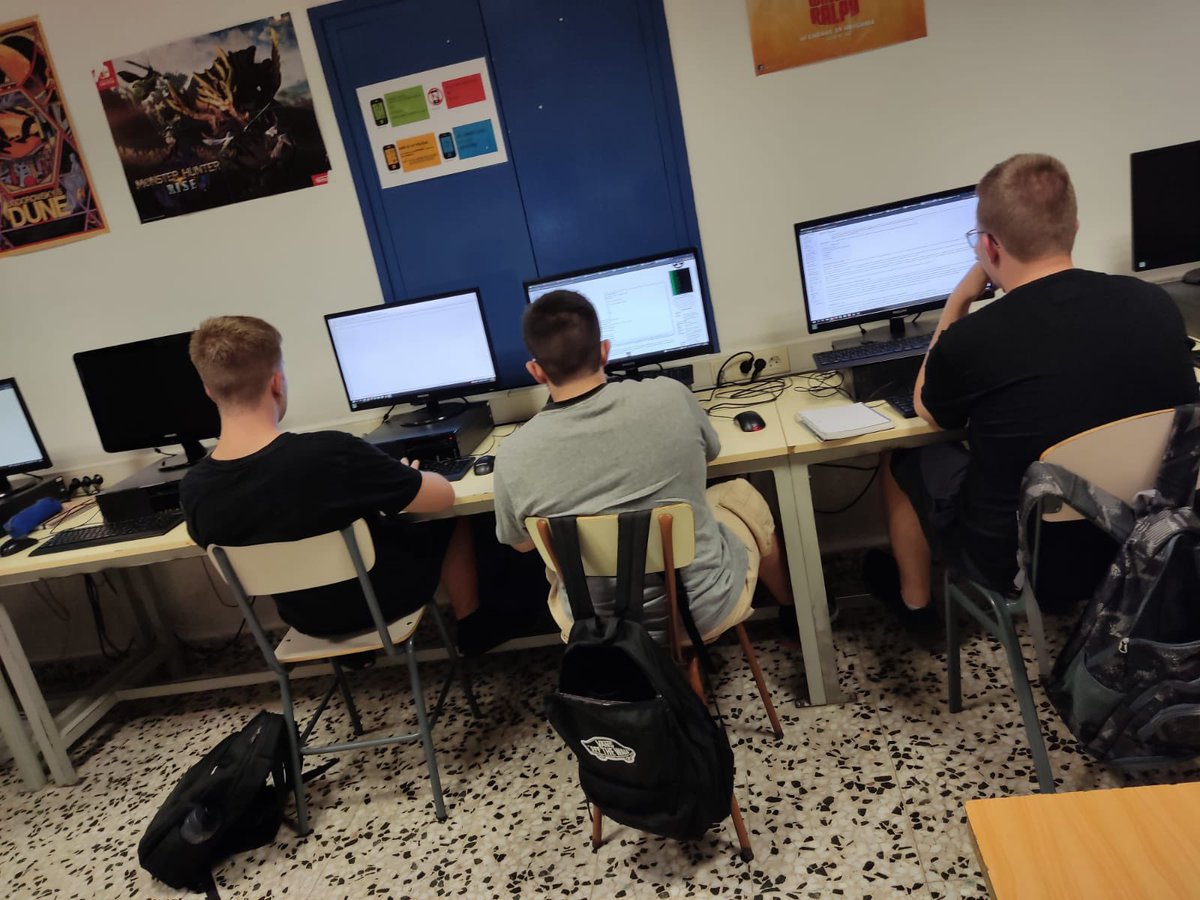 FPescolapiaGrn's tweet photo. 👾👾Donem el tret de sortida a les classes del nostre cicle superior #damviod de @epiagranollers 

Comença el joc. Benvinguts a tots/es, molt bon curs!!!
@jamqueTPM @videojuegosAEVI @VideojocsCatala @iboix_escola @AAMSX https://t.co/bmaGeuFJLE