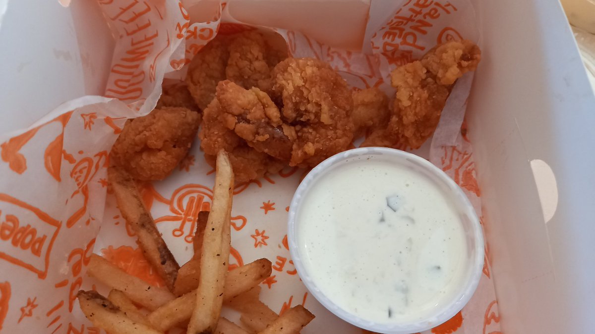 TioNuca's tweet photo. Así se ve un combo de camarones (del menú principal) para @Popeyes , puta que ofertón https://t.co/sXKDA06t2n