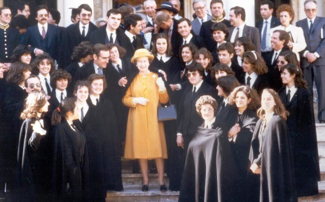 Na sequência do anúncio da morte da Rainha Isabel II, a AAUE endereça à família real as suas condolências, relembrando, no formato original, a sua passagem pela nossa academia.