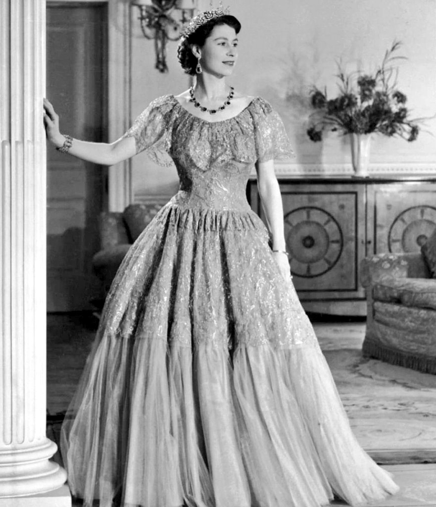 HaltonLibraries's tweet image. Queen Elizabeth:"I declare before you that my whole life, whether it be long or short shall be devoted to your service."
Here at @HaltonLibraries @HaltonBC we are deeply saddened by the death of Her Majesty The Queen &amp;amp; want to say Thank you for your service ma'am. Rest In Peace