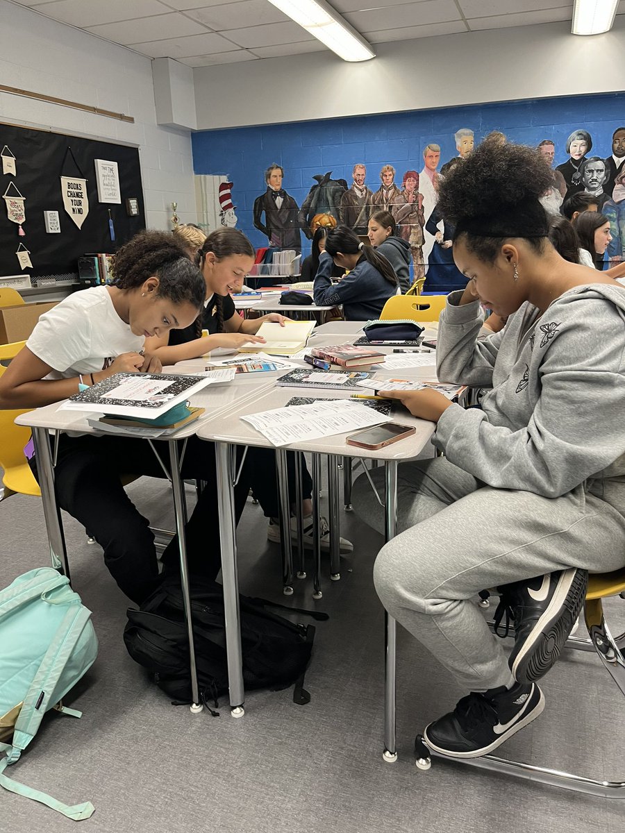 TalientoTeaches's tweet photo. For the first time in over 2 years, my classroom library is back! Today, we sampled a bit of everything. “Can we do this every day?” https://t.co/uGnQD42Vdl