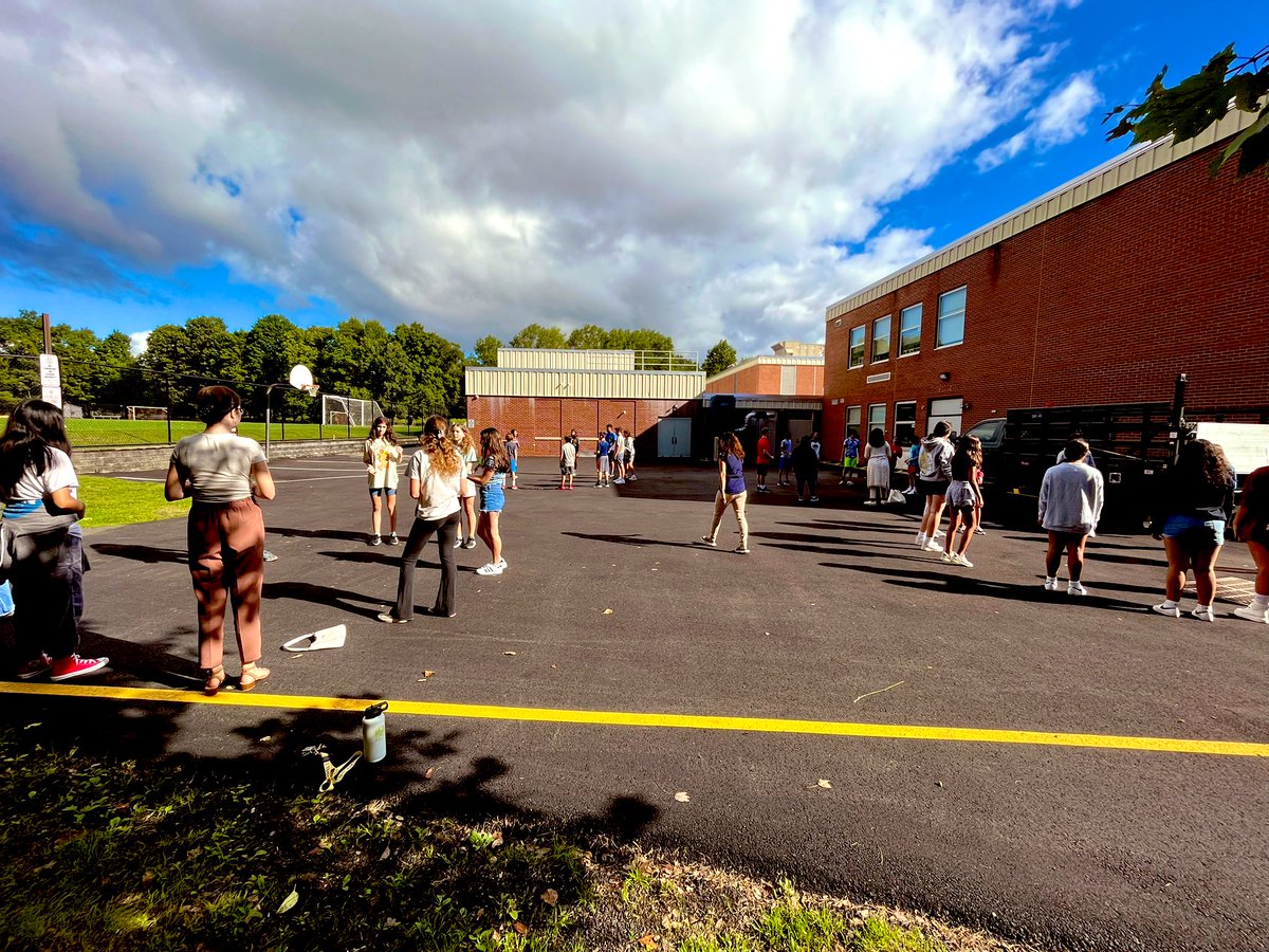 KimYoungling's tweet photo. Fun competition/team building activities with our homerooms on this gorgeous Ramland morning #team8-2 @DrGwizdak  💙💛@RSDsmithschool https://t.co/KOXZmKuU9G