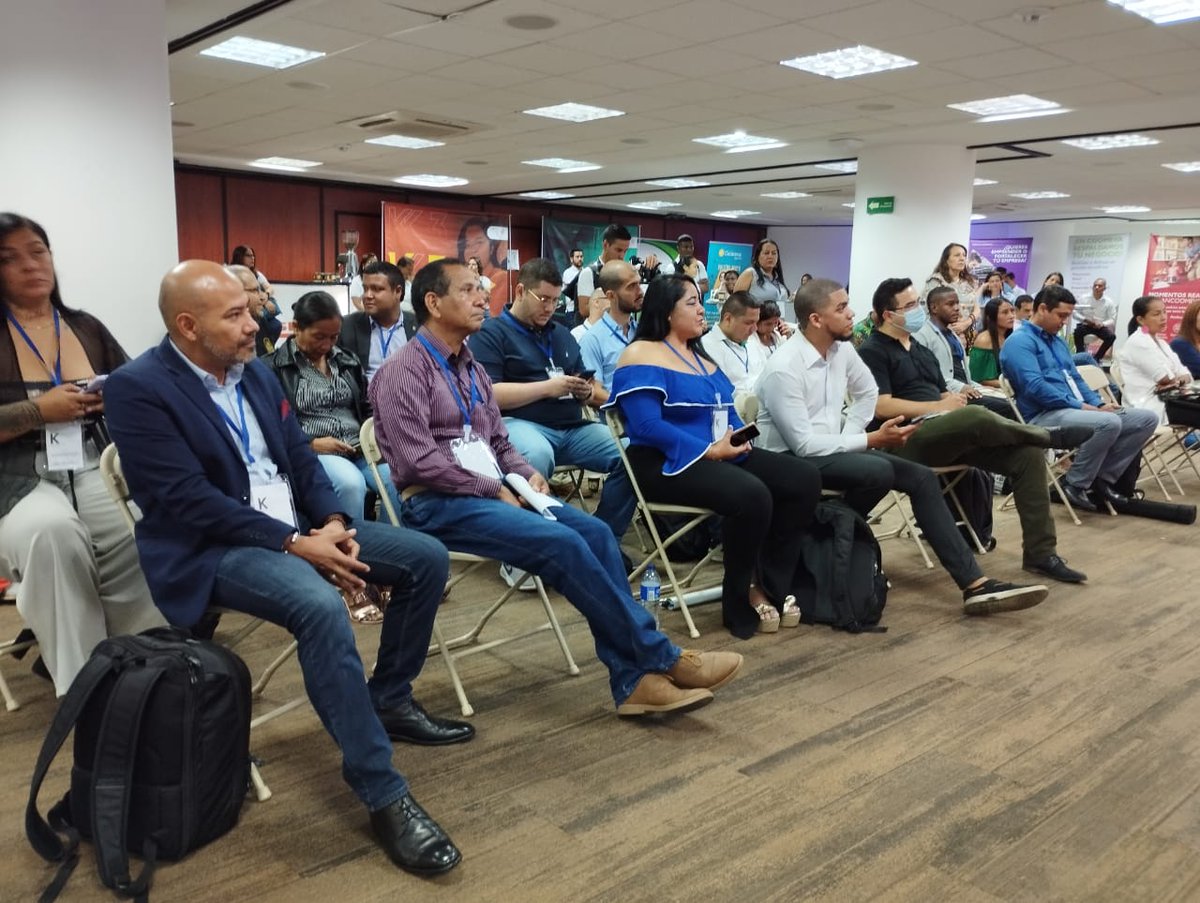SENA_RValle's tweet photo. El K-Inversionista es una realidad en #Cali gracias al @SENA_RValle y el equipo de Emprendimiento. Hoy, mas de 50 empresas presentan sus proyectos en busca de aliados que logren generar inversión y fortalecimiento para el crecimiento de sus negocios. https://t.co/zIMaPfkggG