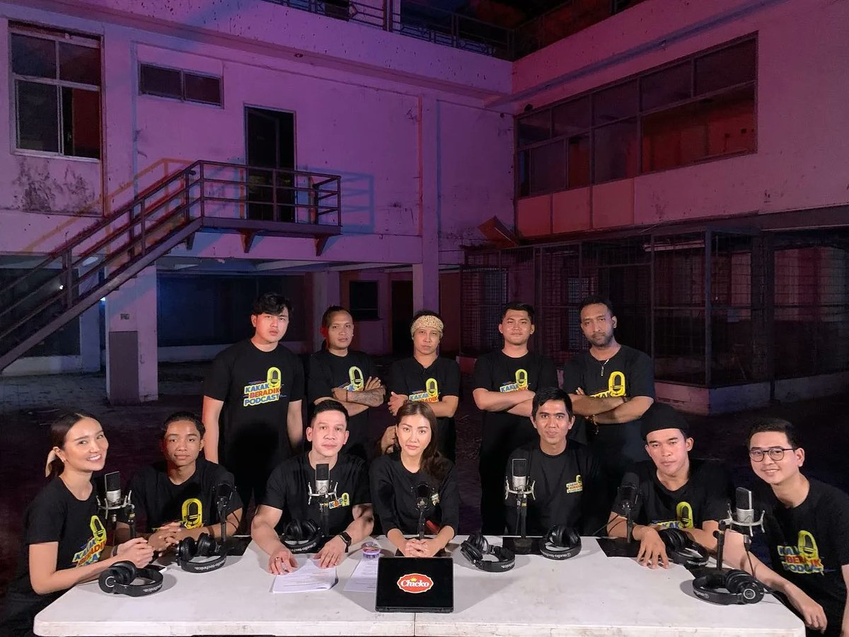 OnlyOnsuFamily's tweet photo. Siapa disini yang udah standby untuk menonton @kakakberadikpodcast.mop malam ini untuk menemani malam jum'at kalian?

#Repost @mopmanagement

#mopmanagement
#mopchannel
#kakakberadikpodcast https://t.co/JC8iVBo90C