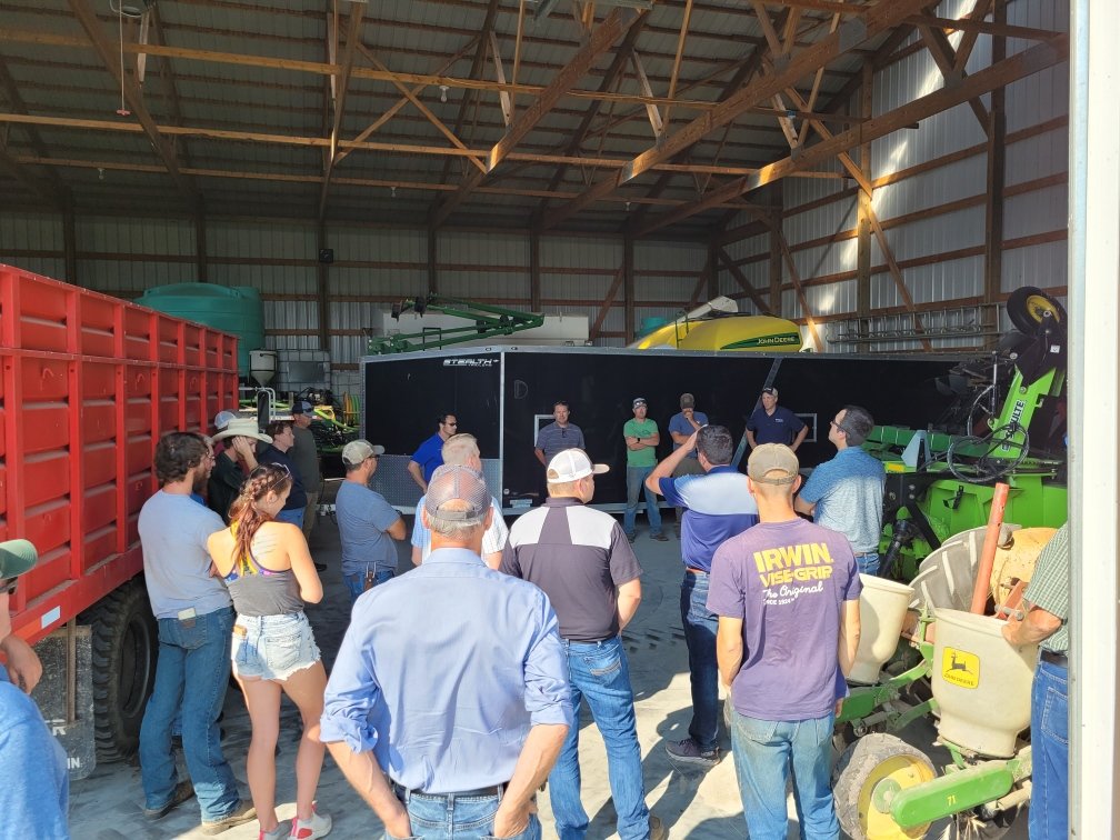 walberg_chris's tweet photo. Had a good soil health field day. #seedinggreen, #covercrop, #60inchcorn, #notill, #livestockintegration, #diversity, #soilhealth, sharing and learning. Thank you to Cass Co. SCD and NRCS for the support. @TZimmermanfarms @RonHans32216618 https://t.co/M1jT8z5Nw3