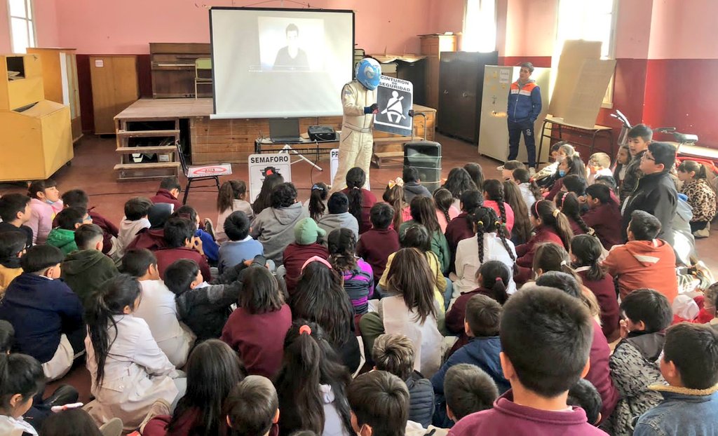 PilotoX1's tweet photo. Verde que te quiero verde...
#CharlasViales @SuperTC2000 @deportes_sj #SanJuan #Villicum
Gracias escuela Ernesto Bavio❤
#educacionvial #inclusión #carrera #pilototango #pilotox https://t.co/r3Zr0Rzk7h