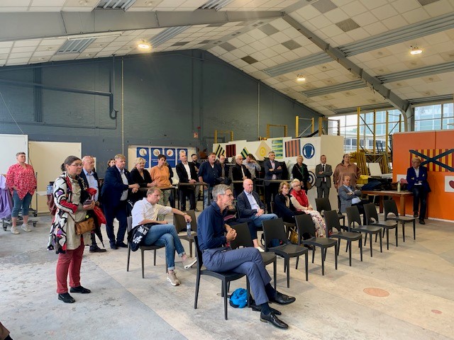 Met @RegioDealOG werken Rijk, provincie en gemeenten aan brede welvaart. Vandaag brengen bestuurders, waaronder <a href="/TjeerdVD/">Tjeerd van Dekken</a>, een bezoek aan projecten als Tijd voor Toekomst, dat kinderen extra lestijd biedt voor talentontwikkeling en Jouwbespaarcoach voor hulp bij energiebesparing.