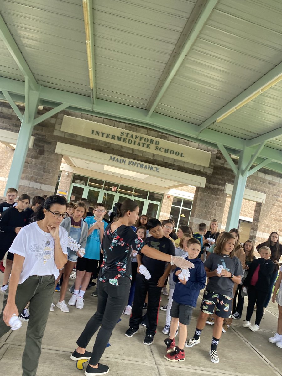 VickiGeorgeson1's tweet photo. 5I &amp; 5J tie dying our This is Us shirts ⁦@INT_PRINCIPAL⁩ ⁦@KrDucker⁩ ⁦@StaffordTwpEd⁩ ⁦@StaffordNJPTO⁩ https://t.co/vedLQ4TPYj
