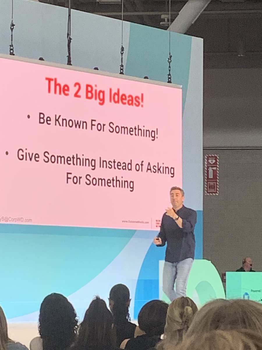 greglinn's tweet photo. ⁦@JaySchwedelson⁩ :”If you’re not known for SOMETHING you’re known for nothing!!” Thanks, Jay! #inbound22 ⁦@HubSpot⁩ https://t.co/QNdrJhdCej