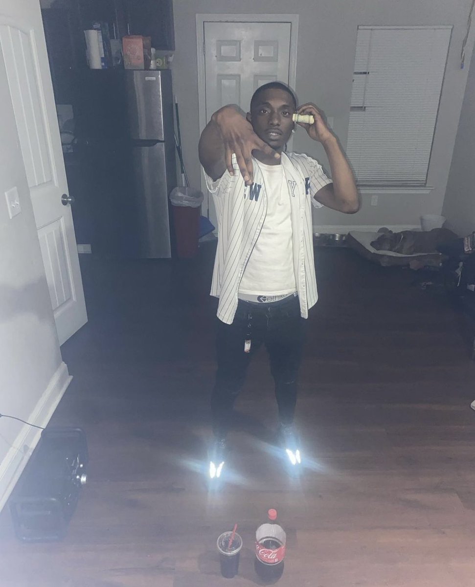 LilFlash20's tweet photo. New music OTW🔥 #artist #indiemusic #spotify #Applemusic #distrokid #tunecore #Chicago #Nashville #Memphis https://t.co/ynC07zG9kD