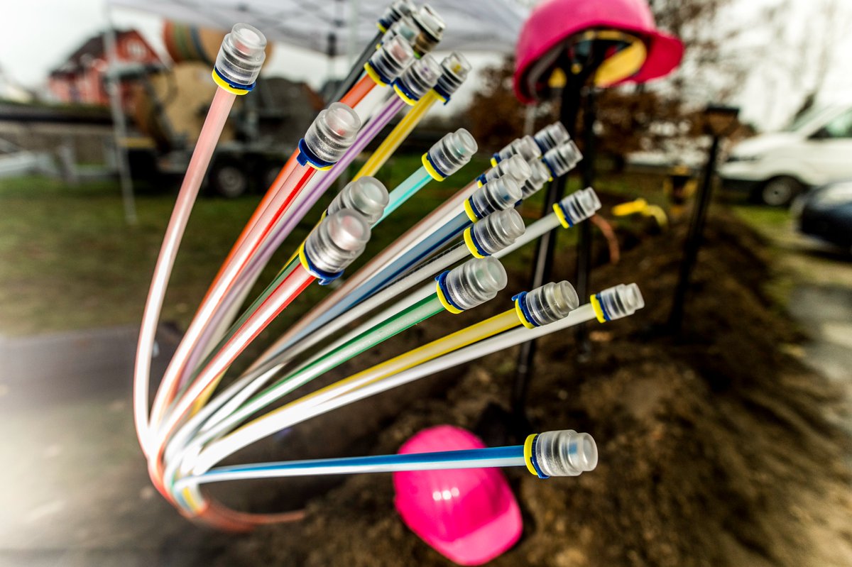 telekomnetz's tweet photo. #Telekom baut in der #SamtgemeindeGieboldehausen in #Bilshausen, #Bodensee, #Gieboldehausen, #Krebeck, #Obernfeld, #Rhumspringe, #Rollshausen, #Rüdershausen, #Wollbrandshausen und #Wollershausen #Glasfaser aus. Gigabit Geschwindigkeit möglich. #DasNetz #Glasfaseristmagenta https://t.co/A8RrSiih9Z