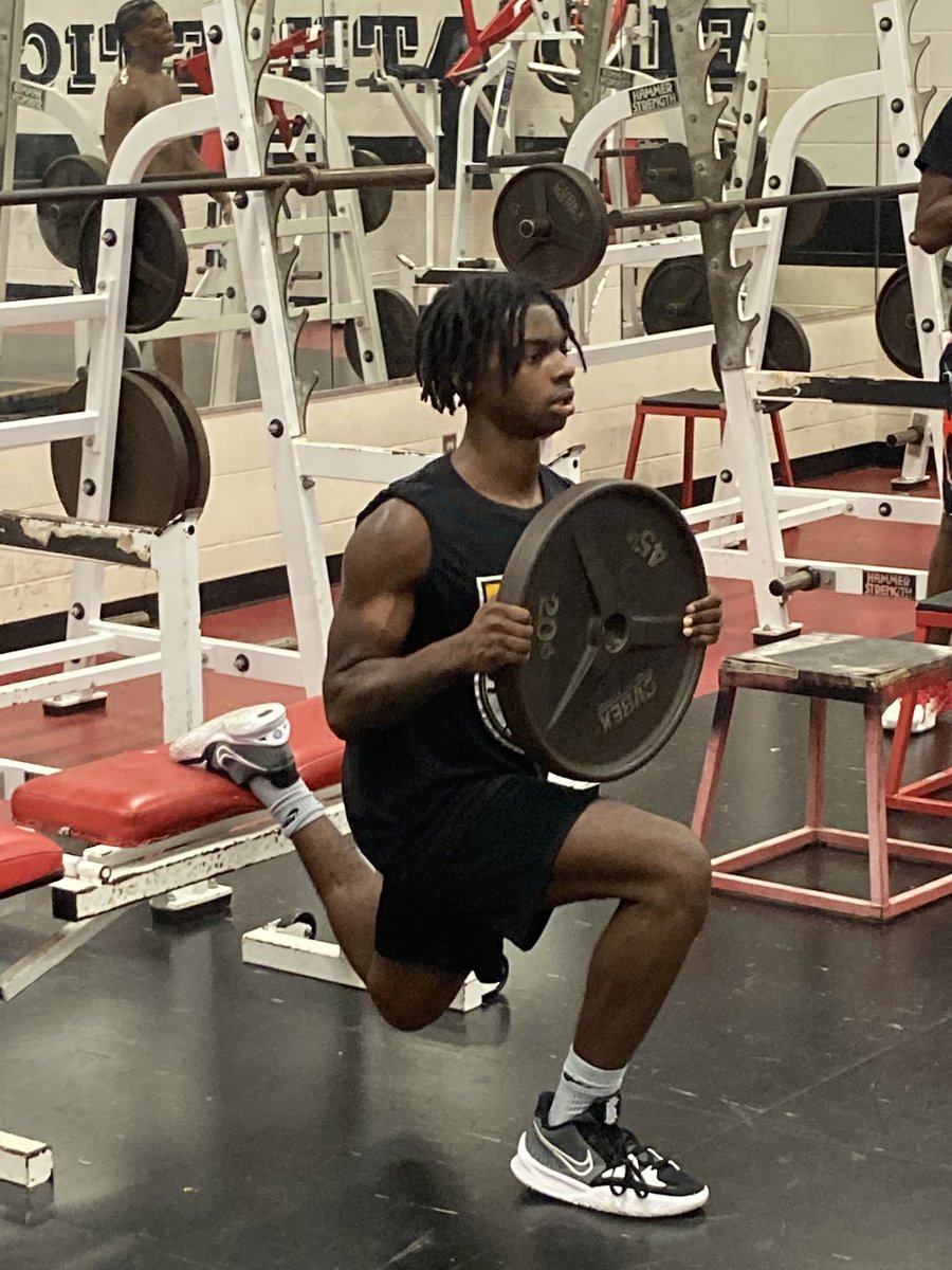 GoffneyBill's tweet photo. @WHSMustangHoops open up fall league with 2 wins at the CE King fall league. Took out both King teams last night. This morning…. Back on the grind. 100-100. Great Team effort Hard work is easy when you are use to working hard! https://t.co/pSyOpgVS85