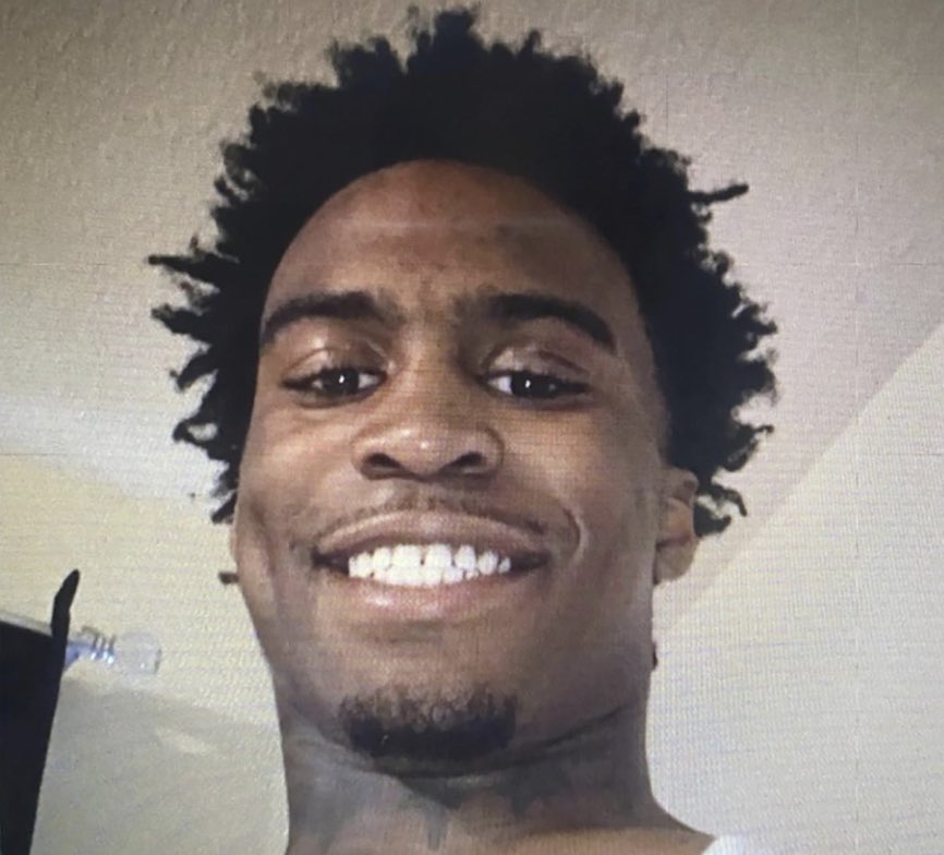 SpraggsTV's tweet image. #PrayForMemphis: This is 19-year-old Ezekiel Kelly, the man who police say shot and killed four people and injured three others in Memphis. Kelly was taken into custody Wednesday night after live-streaming his hours-long rampage on Facebook.  

Article: apnews.com/article/gun-vi…