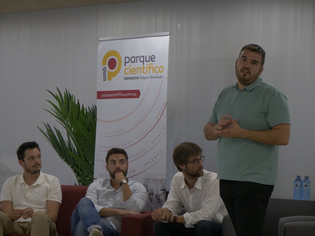 🛫 Arrancó la primera de las jornadas previas de la 12ª edición de la #MaratónUMH en el edificio Quórum I del campus de Elche de la <a href="/UniversidadMH/">UMH</a>.

<a href="/Gsanchezsoriano/">german sanchez</a>, técnico del área de emprendimiento del #PCUMH, presenta a <a href="/eduardowj2/">Eduardo W. Jorgensen</a>, <a href="/RayVteMir/">Ray Vicente</a> y <a href="/Davidlpicazo/">David Lucas</a>.

¡Vamos! ⬇️🧵