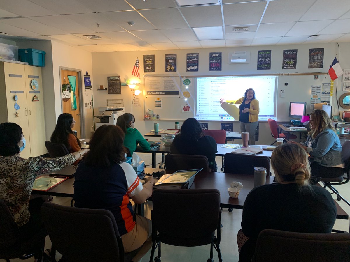 IMartinez319's tweet photo. Amazing Smekens PD provided by @SGarcia_MPMS for our RLA department. #ReadingVoice #ThinkingVoice @Puentes_MS @SmekensEd https://t.co/gZfqkNjUp6