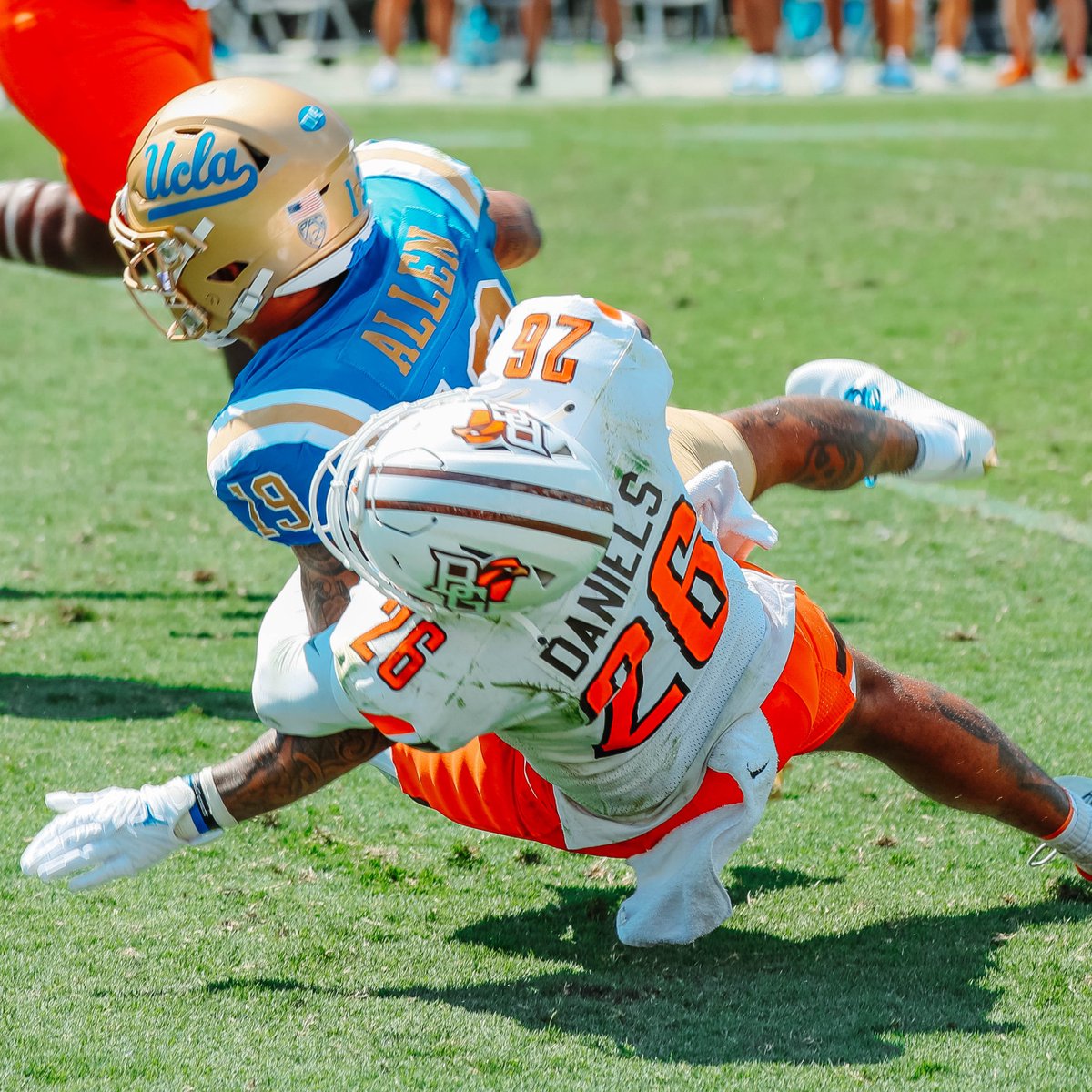 𝘿𝙞𝙙 𝙔𝙤𝙪 𝙆𝙣𝙤𝙬?
<a href="/davion_daniels/">Davion Daniels</a> had a career-high 10 tackles in the season opener at UCLA, which tied for the team lead. Davion also had a game-best eight solo stops.

#ToTheMoon 🟠🟤