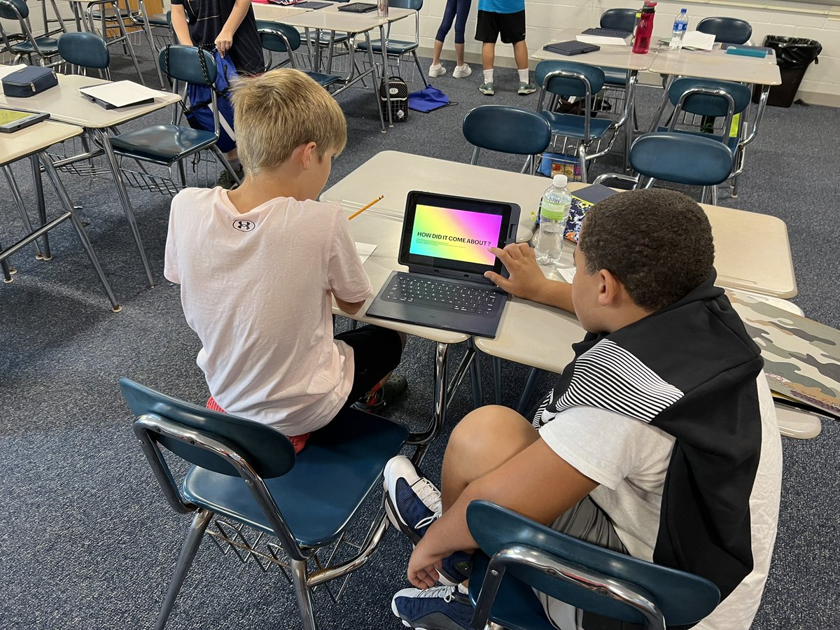 TechcoachWhyte's tweet photo. @RMSPRIDE @RMS6th period 4 participating in Gallery walks to share their investigations about how specific Technology Tool’s Impacted society with @AppleEDU Keynote https://t.co/KNmYLK27T6