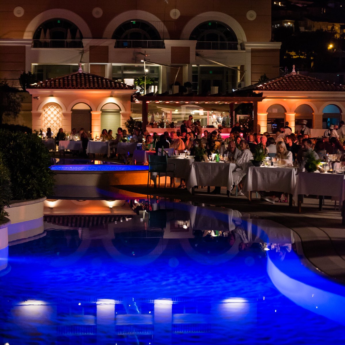 MonteCarloSBM's tweet photo. ✨ September 10, 2022 - Save the date ✨ Evenings around the lagoon return to the @montecarlobay! An exceptional dinner and several artists' performances such as live Dj, magical close-up, aquatic ballets!
Reserve now : https://t.co/hzMK8sCJag
#FallinLovewithMonteCarlo https://t.co/31oq2bQ40i