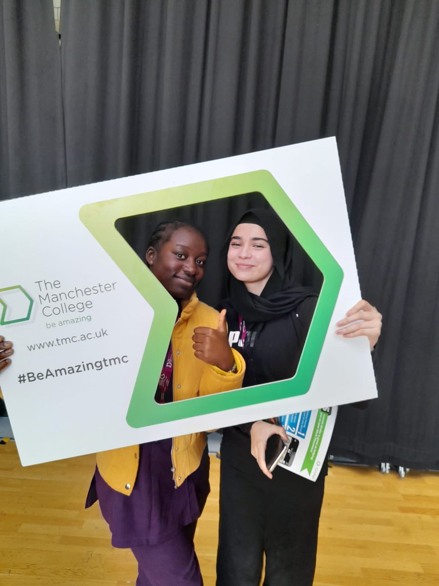MrZed_TMC's tweet photo. Our Beauty, barbering, hair & media make-up students celebrate their commitment to going out on their placement! Our Centre Of Excellence at Harpurhey has been busy. Are you ready to get the right Industry skills for you? Start your journey with us @TheMcrCollege #BeAmazingtmc https://t.co/VPHB1stazn