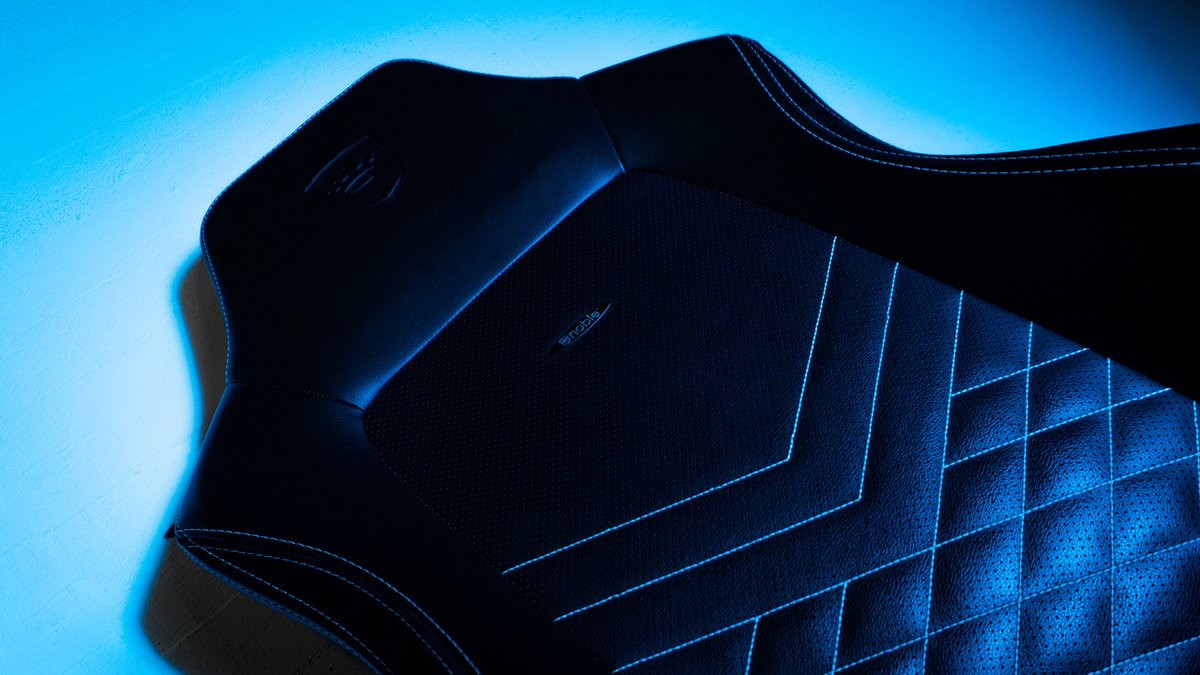 Even in blue light the white stitchings of our #noblechairs HERO Black/Platinum White shine as a real #highlight! ➡️ fal.cn/3rI06