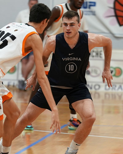 Sophomore guard @MurrayTaine averaged 7.3 points 2.0 assists and 1.3 rebounds in 🇮🇹! 🔶⚔️🔷 #GoHoos