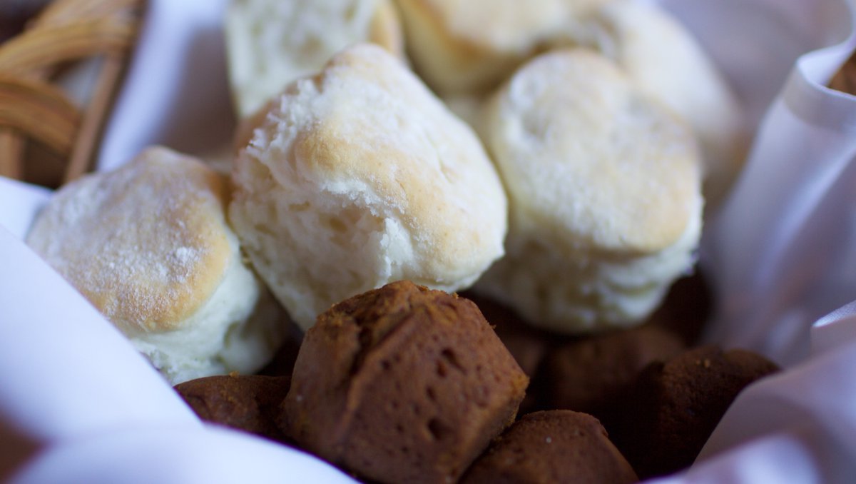 shakervillageky's tweet photo. Nothing beats a Shaker Village breakfast and a morning walk around the farm. 

Pull up a chair at our table seven days a week. Check out the menu here: https://t.co/dauIvK1tus

#ShakerVillageKY #BetterBreakfastMonth #Breakfast #Biscuits #FriedApples #Coffee https://t.co/kSVFj7dZZa